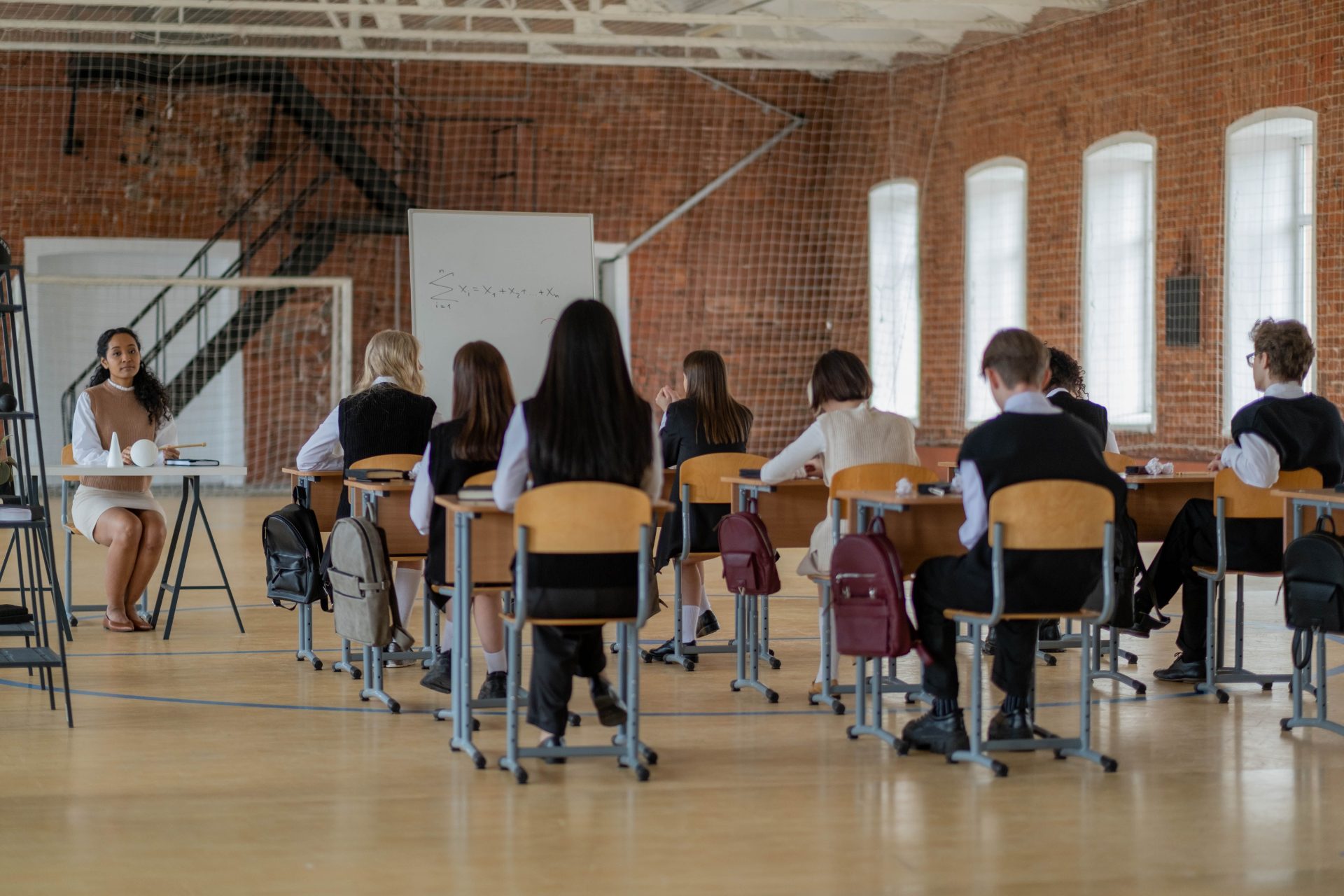 Preguntas clave para hacer en un tour de escuela STEM en San Antonio